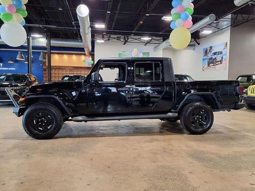 Black Clearcoat 2022 Jeep Gladiator Sport