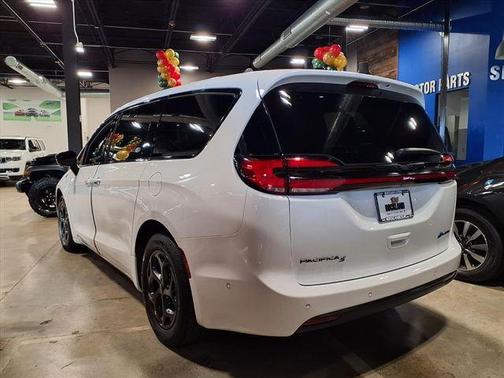 2024 Chrysler Pacifica Hybrid Select