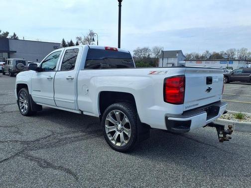 Summit White 2017 Chevrolet Silverado 1500 LT