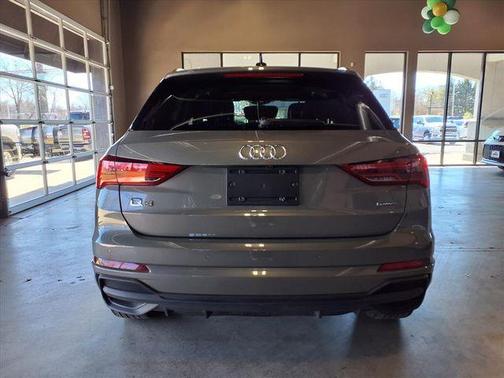Chronos Gray Metallic 2023 Audi Q3 45 S line Premium