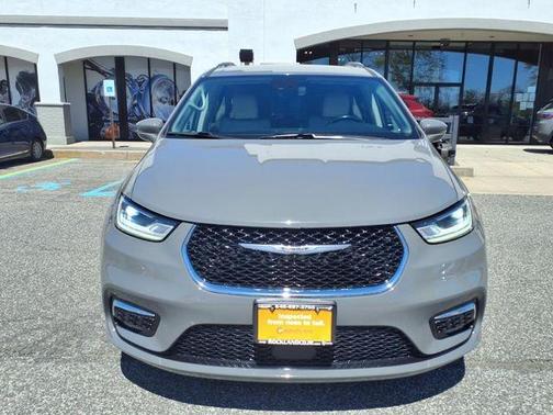 2021 Chrysler Pacifica Touring-L