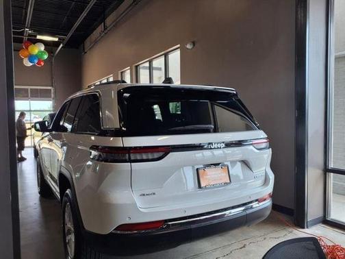 2024 Jeep Grand Cherokee Laredo