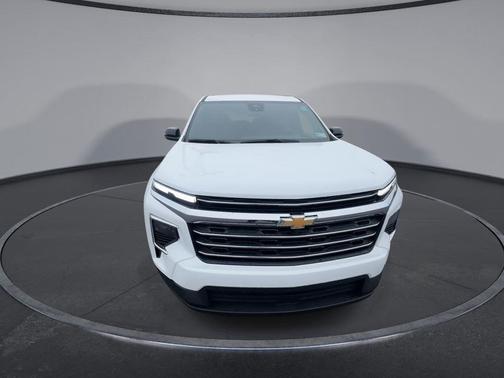 Summit White 2026 Chevrolet Traverse LT