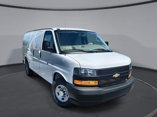 Summit White 2026 Chevrolet Express 2500 Work Van
