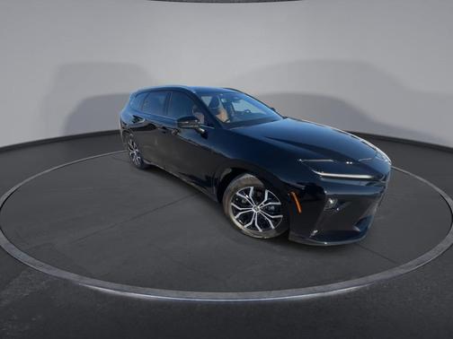 2025 Toyota Crown Signia XLE