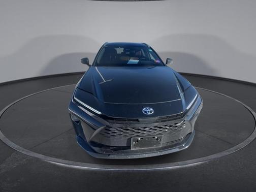 2025 Toyota Crown Signia XLE