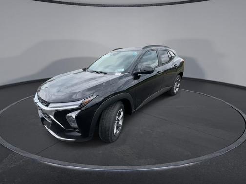 Mosaic Black Metallic 2026 Chevrolet Trax LT
