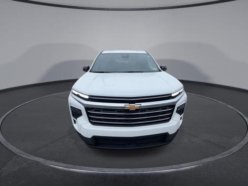 Summit White 2026 Chevrolet Traverse LT