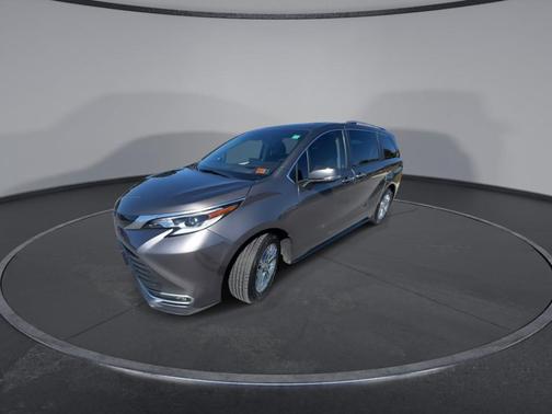 2023 Toyota Sienna Platinum 7 passenger