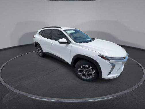 Summit White 2026 Chevrolet Trax LT