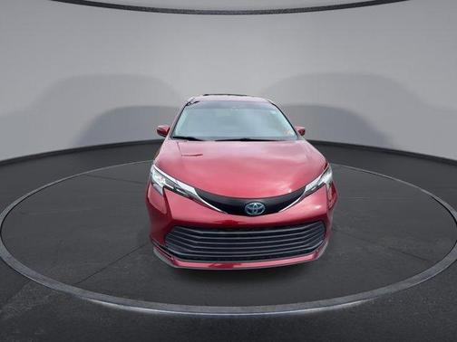 2022 Toyota Sienna LE