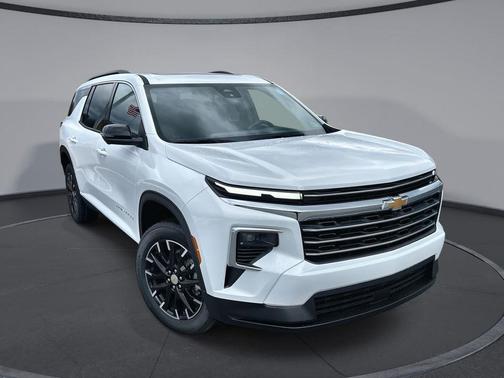 Summit White 2026 Chevrolet Traverse LT