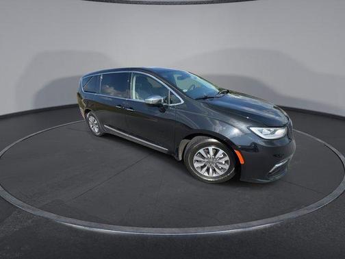 2023 Chrysler Pacifica Hybrid Limited