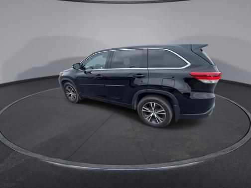 2017 Toyota Highlander LE