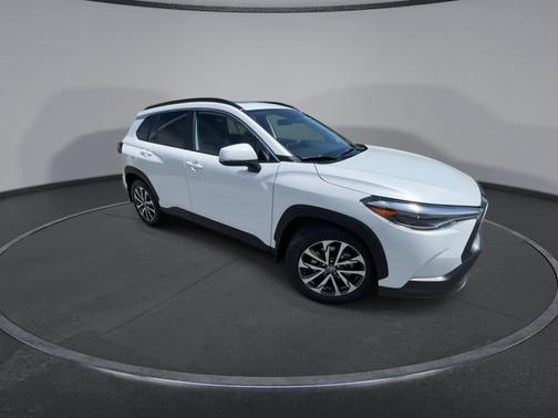 Pearl 2023 Toyota Corolla Cross XLE
