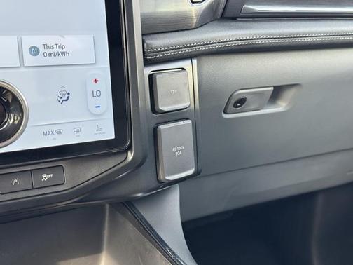 2025 Ford F-150 Lightning Pro