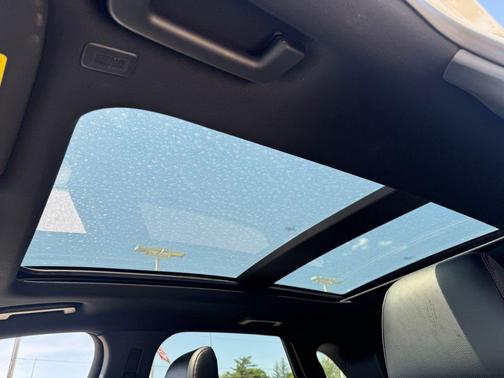 Star White Metallic Tri-Coat 2024 Ford Edge ST Line