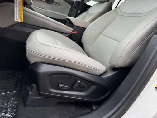 Star White Metallic Tri-Coat 2026 Ford Explorer Active