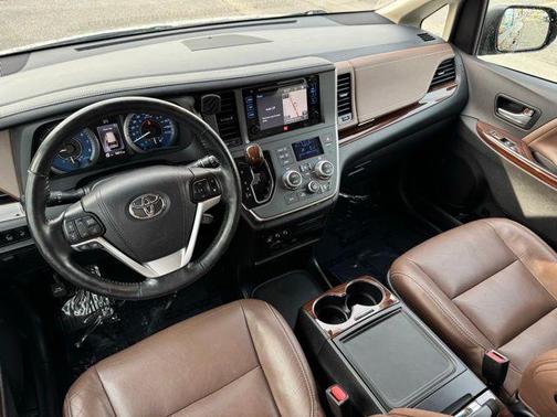 Midnight Black Metallic 2017 Toyota Sienna Limited Premium
