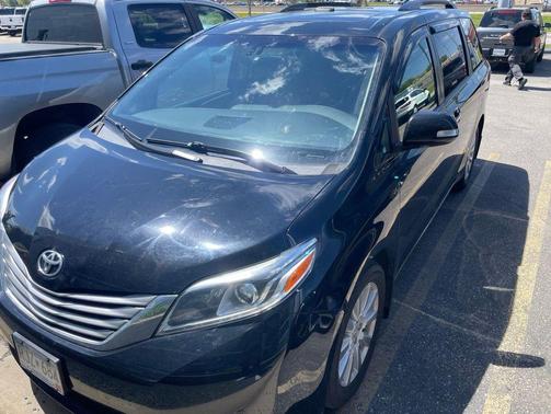 Midnight Black Metallic 2017 Toyota Sienna Limited Premium