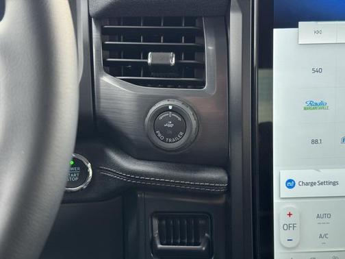 2025 Ford F-150 Lightning Pro
