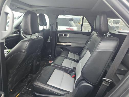 Carbonized Gray Metallic 2022 Ford Explorer XLT