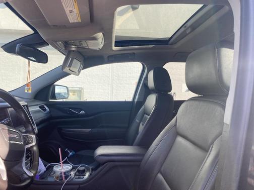 2022 GMC Acadia AWD SLT