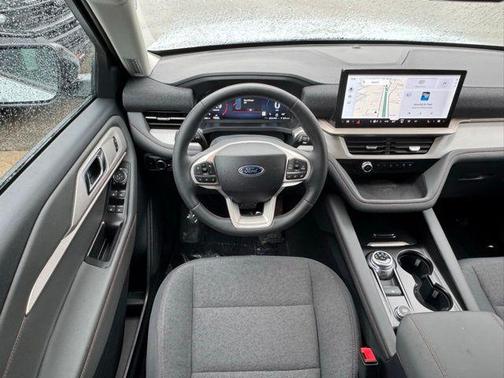 Space White Metallic 2025 Ford Explorer Active