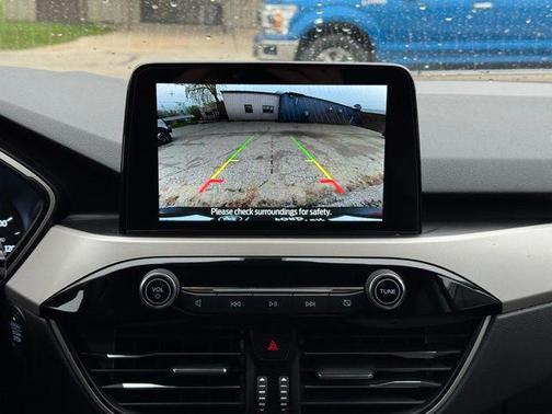 Rapid Red Metallic Tinted Clearcoat 2022 Ford Escape SE