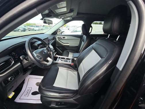 Agate Black Metallic 2023 Ford Explorer XLT
