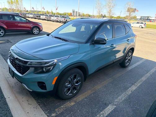 Pluton Blue/Black Roof 2024 Kia Seltos S