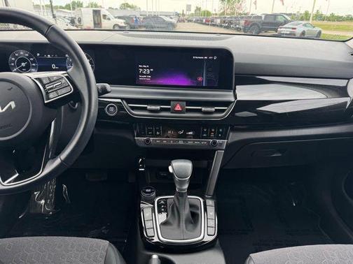 Pluton Blue/Black Roof 2024 Kia Seltos S