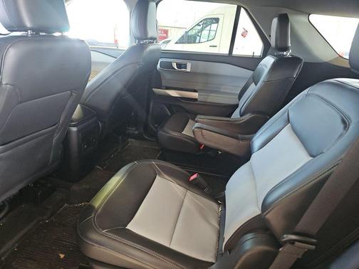 Agate Black Metallic 2022 Ford Explorer XLT