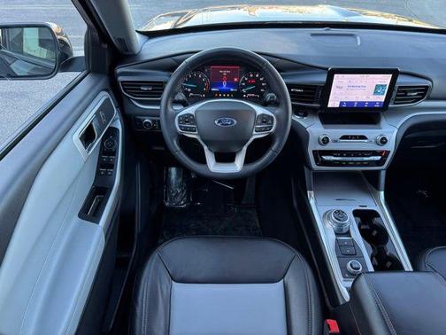 Agate Black Metallic 2022 Ford Explorer XLT