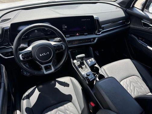 Glacier White Pearl/Ebony Black Roof 2024 Kia Sportage S