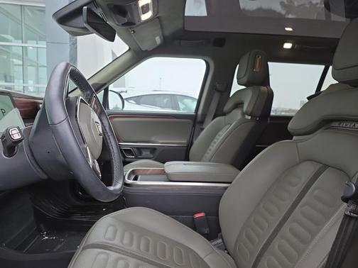 2023 Rivian R1S Adventure