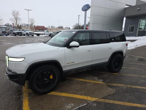 2023 Rivian R1S Adventure