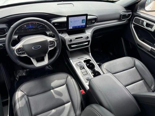 Star White Metallic Tri-Coat 2022 Ford Explorer XLT