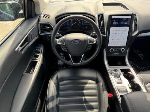 Black Metallic 2024 Ford Edge SEL