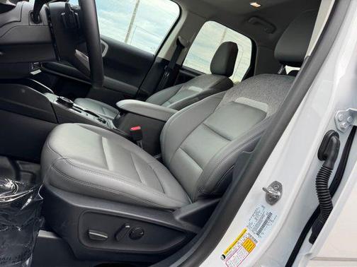 Oxford White 2026 Ford Bronco Sport Badlands