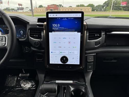 2025 Ford F-150 Lightning Pro