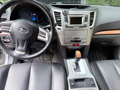 Ice Silver Metallic 2013 Subaru Outback 2.5i Limited