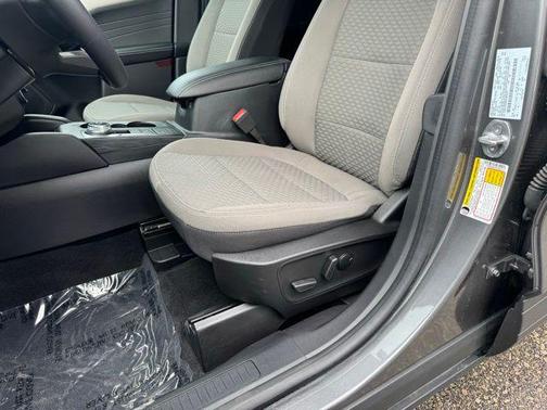 Carbonized Gray Metallic 2022 Ford Escape SE