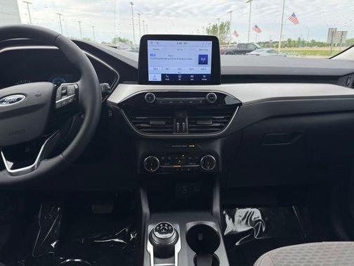 Carbonized Gray Metallic 2022 Ford Escape SE