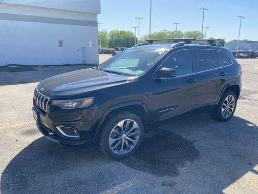 Diamond Black Crystal Pearlcoat 2020 Jeep Cherokee Overland