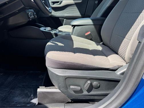 Atlas Blue Metallic 2022 Ford Escape SE