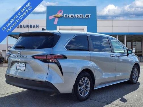 2022 Toyota Sienna XLE 7 Passenger