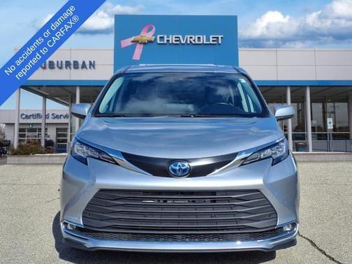 2022 Toyota Sienna XLE 7 Passenger