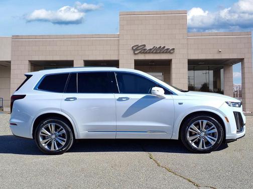 2025 Cadillac XT6 Premium Luxury FWD