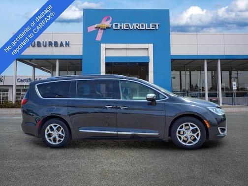 Brilliant Black Crystal Pearlcoat 2019 Chrysler Pacifica Limited